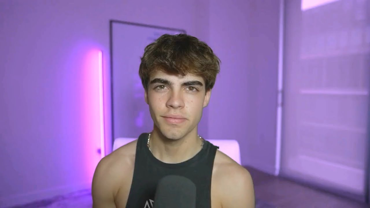 The girl who rejected me in school wants me now
