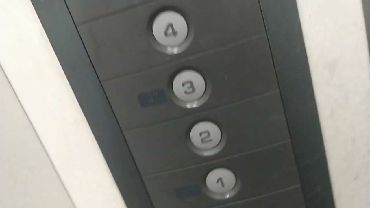 末広市営住宅のエレベーター2号機