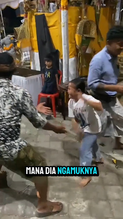 Momen lucu ketika lihat anak ngambek saat lihat ayahnya nyawer biduan ‼️#lucu #bikinngakak #shorts