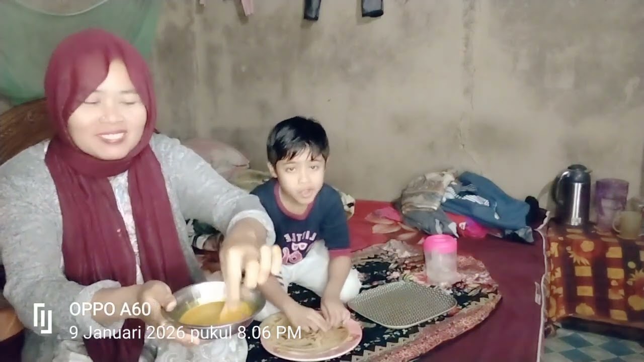 Mari teman2 kita makan Ruti tapi karena ditaruh minyak jadi ruti prata deh. Subscribe please 🙏😊
