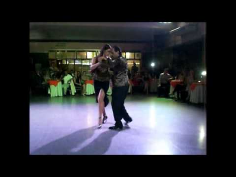 Emiliano Pilloni y Pamela Marmol bailan en Fruto Dulce de Villa Malcolm (1.3)