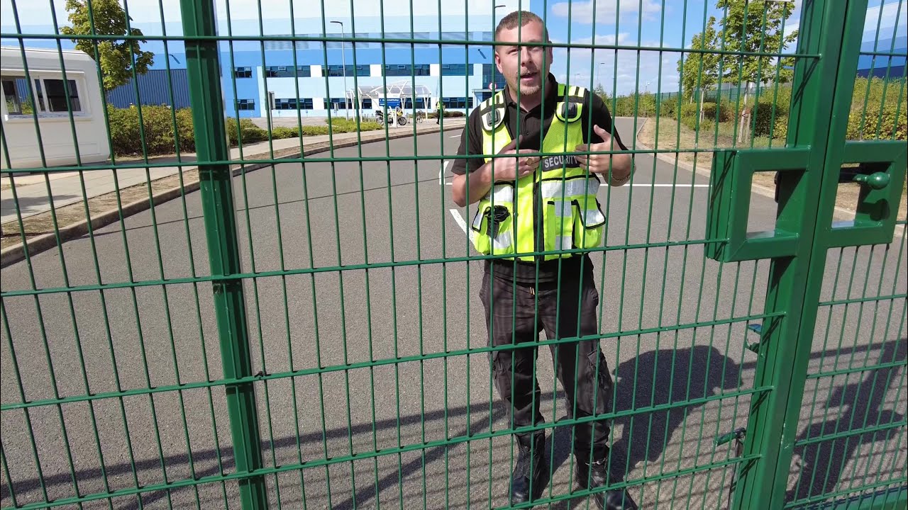 I'll Report You To The Police For Pointing A Camera At Me In My Workplace 😲🎥🛸❌