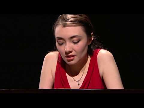 Sophie-Mayuko Vetter plays piano music by Peter Ruzicka