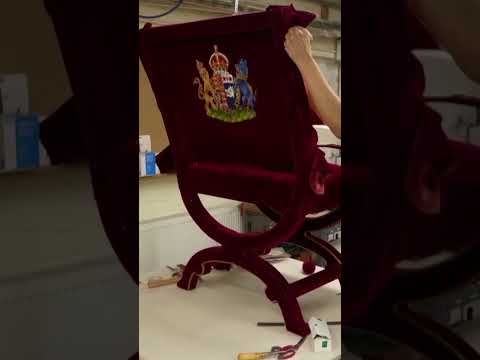 كرسي تاريخي لتتويج الملك