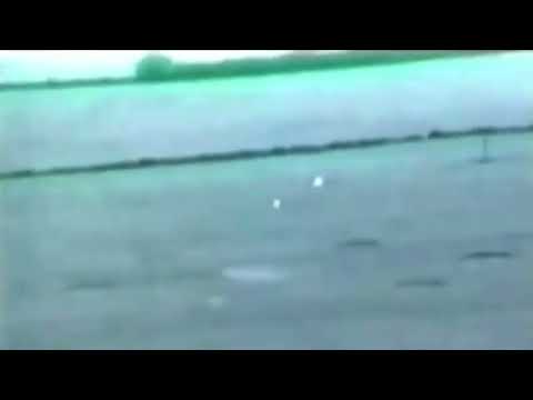 Crop circle filmed being formed in SECONDS by mystery balls of lights #UFO #uap #UFOsightings #alien