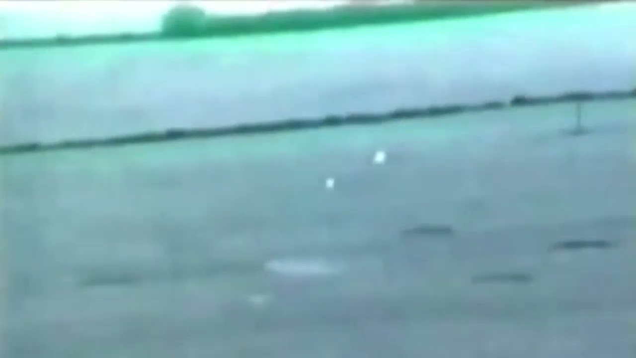 Crop circle filmed being formed in SECONDS by mystery balls of lights 