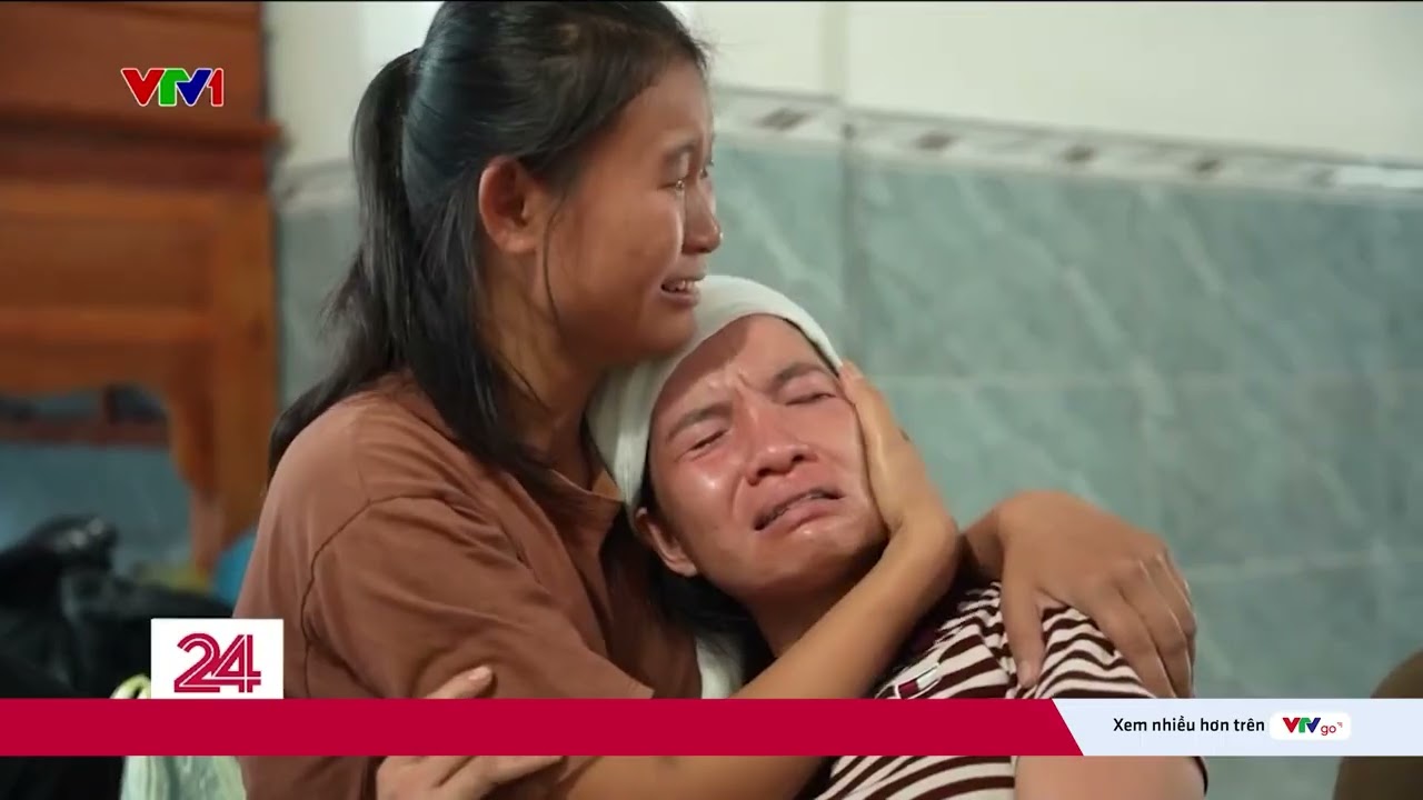 Nỗi đau của những gia đình mất con trong bão lũ | VTV24