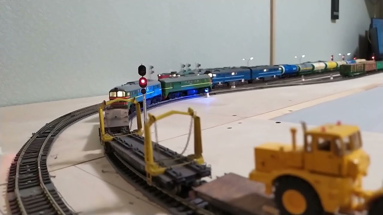 Прием на станцию хозяйственного поезда по пригласительному сигналу входного светофора.