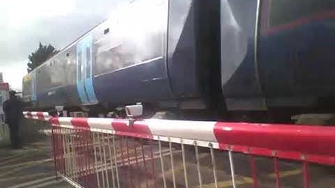 class 375 passes canterbury level crossing 16/02/19