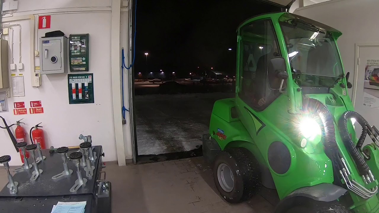 Using Avant 640 mini loader at work + Saturday night disco!