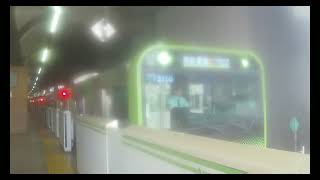 【JR山手線】 恵比寿駅 E235系トウ42編成(TRAIN TV ラッピング) 渋谷・新宿方面行き 発車 & E235系トウ13編成 品川・東京方面行き 到着