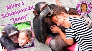 Girl and Chimpanzee in Love - Mädchen und Schimpanse spielen Affe | Mileys Welt