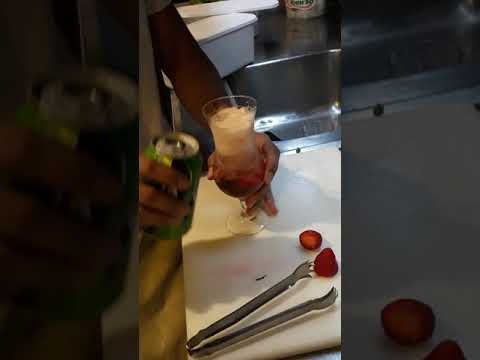 Vídeo: Como é Fácil Fazer Um Mojito De Morango Sem álcool