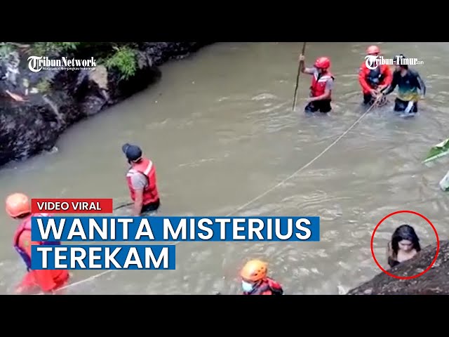 VIRAL Video Wanita Misterius Terekam saat Pencarian Korban di Sungai class=