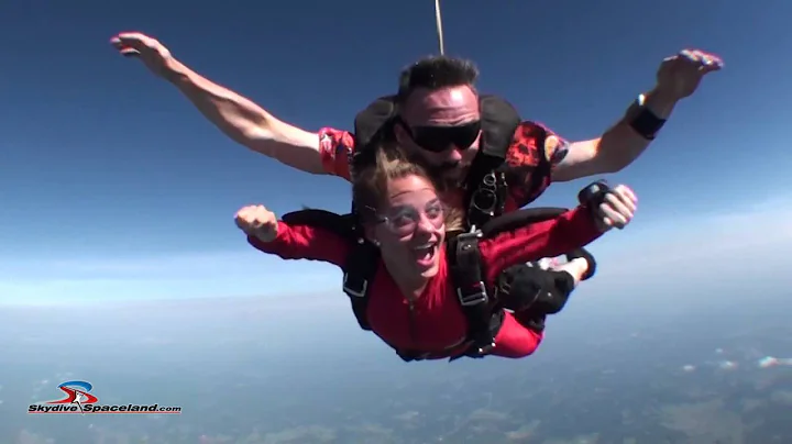 Anna Frye skydive