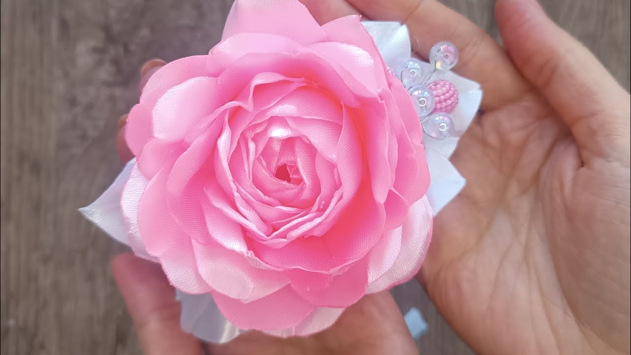 Сделала и сразу ЗАКАЗАЛИ. Роза из атласной ленты.