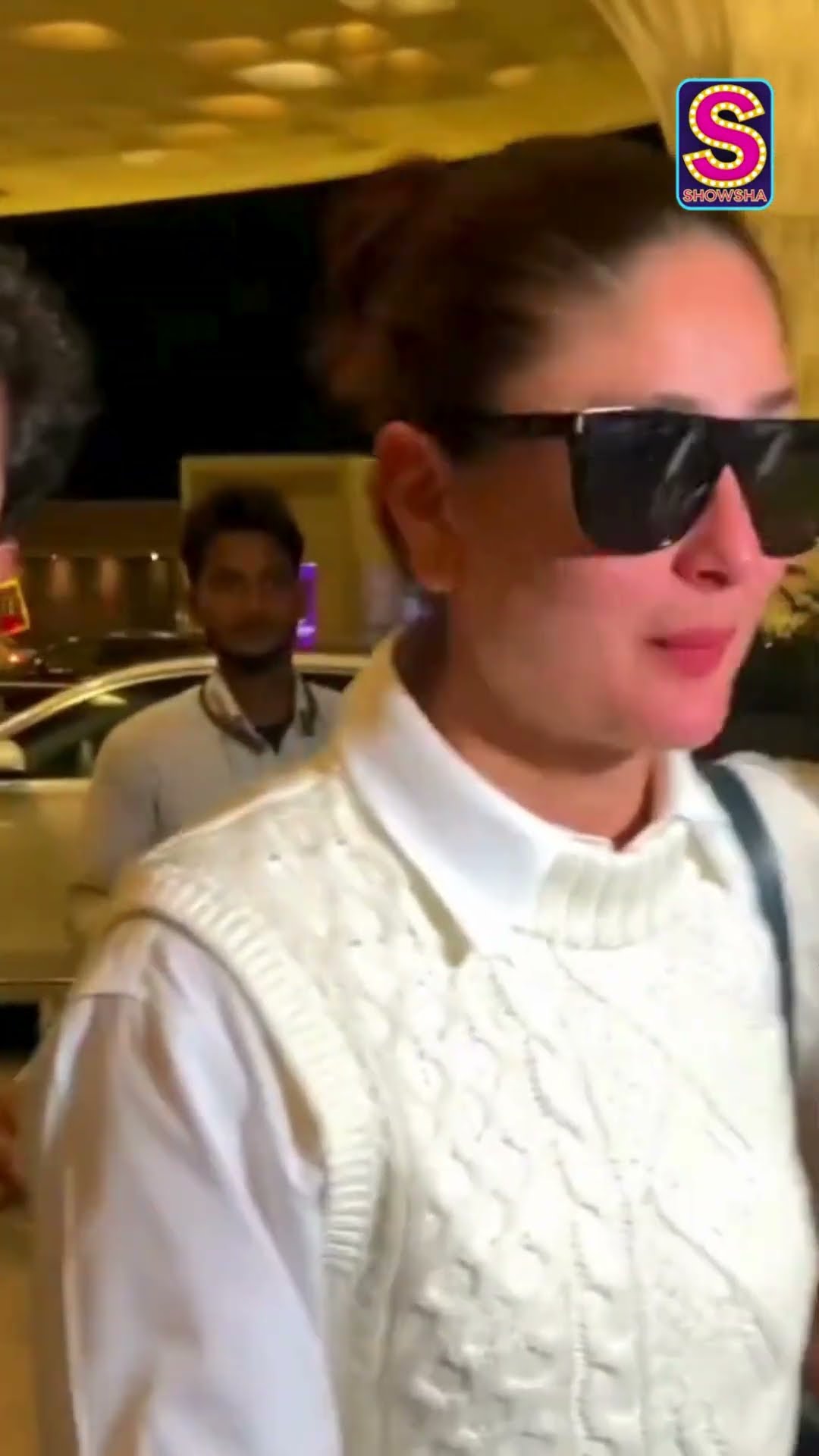 Kareena Kapoor Unceasing Generosity For Her Over Enthusiastic Fans Is Truly Amazing | N18S | #shorts