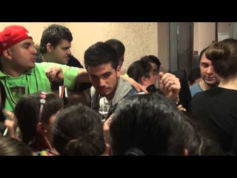 Giorgi Nakashidze გულშემატკივარს წიგნებს უზიარებს