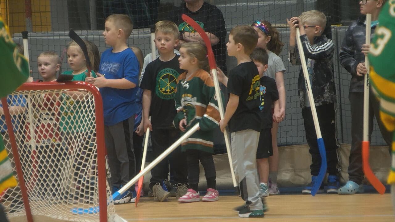 Siouxland Hockey Association partners with Musketeers for first floor hockey event for kids