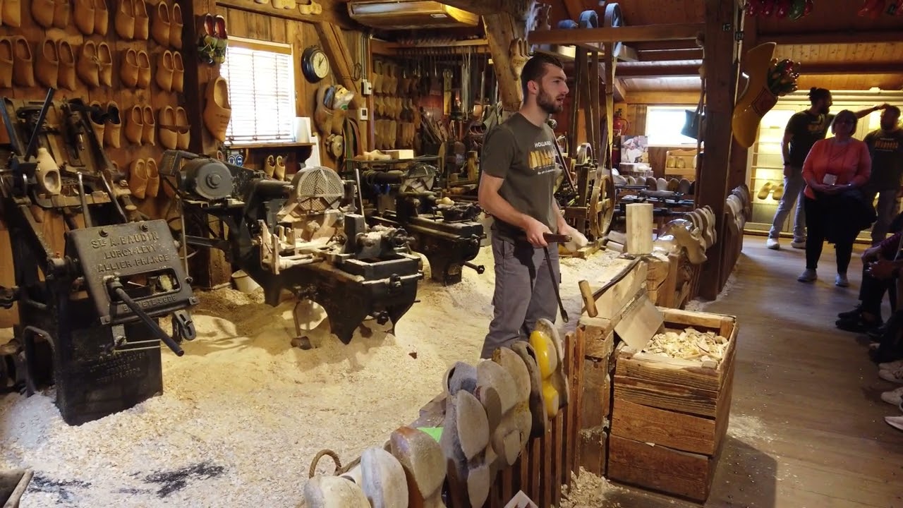 TAMANCOS HOLANDESES (Dutch Clogs): aprendemos como são feitos os famosos sapatos de madeira.
