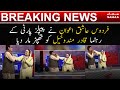 Firdous Ashiq Awan slaps PPP MNA Qadir Mandokhel during Talk Show | Breaking News | SAMAA TV