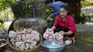 Mother and daughter cooking : Delicious pork intestine cook with country style - Countryside life TV