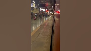 22434 Suhaildev Express Overtakes 12554 Vaishali Express At Tundla Jn and honking continuously