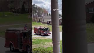 Στα 104 του χρόνια, ο Robert Grier είδε την ιστορία του να επιστρέφει μπροστά στην πόρτα του. 🚒