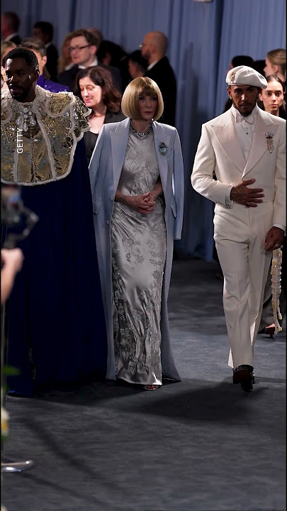 Anna Wintour has arrived in STYLE to the 2025 🩵 #MetGala #EntertainThis