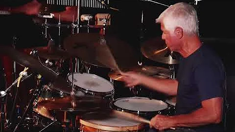 Ralph Humphrey Drum Solo (The Odd Dogs -  Enigma)