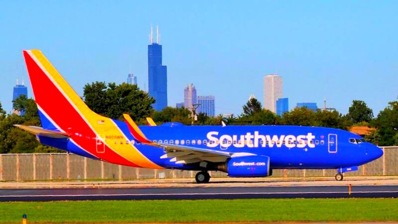 EXCELLENT CLOSE-UP Plane Spotting at Chicago Midway International Airport
