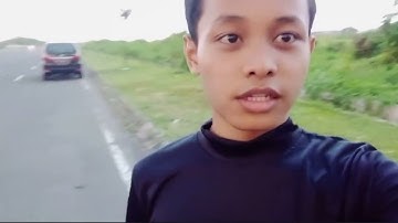 Membuat vlog keseharian setelah pulang sekolah