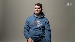 «Στο Grindr με μπλοκάρουν όταν καταλάβουν ότι είμαι τυφλός»