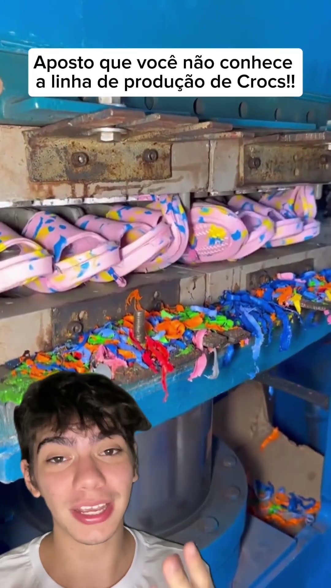 Você sabia que parte da produção das Crocs ainda é feita à mão? ??