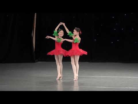 Вариация редисочки из балета чиполлино. Вариация вишенок. Вариация вишенок. Танец вишенок из балета чиполлино. Балет чиполлино редисочка.