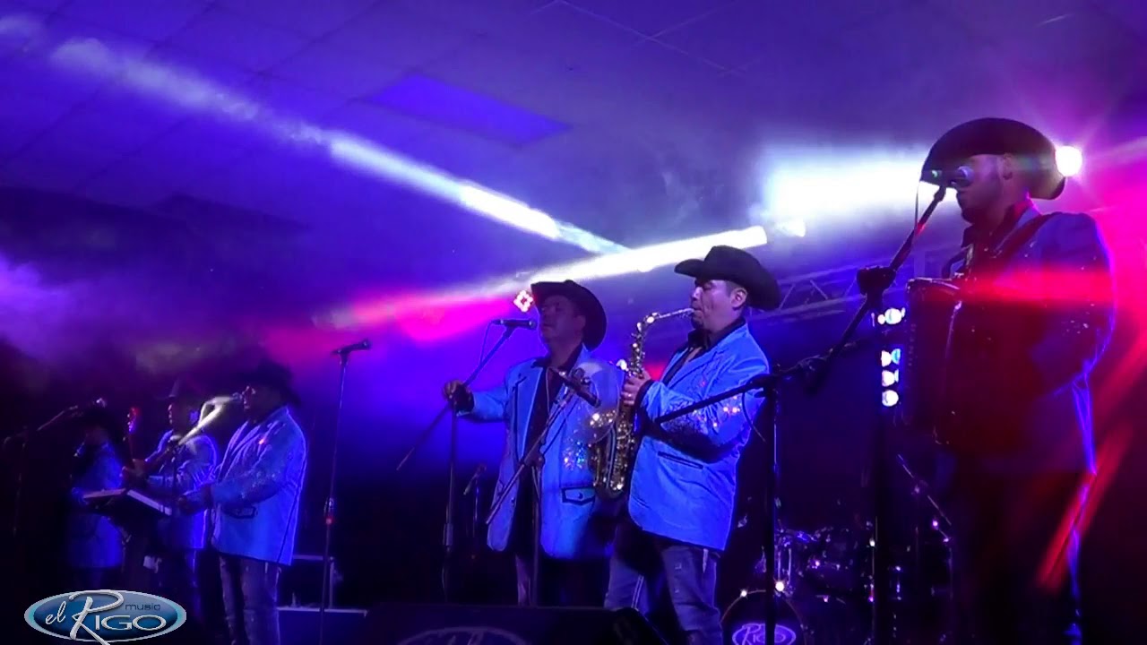 Cumbias Bukis Los Contrabandistas de San Luis - YouTube