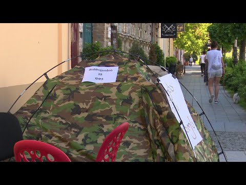 შიმშილობის მეათე დღე აჭარის ტელევიზიის დირექტორის გადადგომის მოთხოვნით