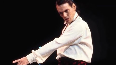 偏見に屈せず踊り続けた金メダリストがいた／映画『氷上の王、ジョン・カリー』30秒予告編