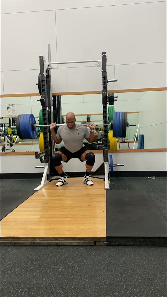 crossfit-motivation-athlete-squats-360lbs-6x-joshelift-crossfit