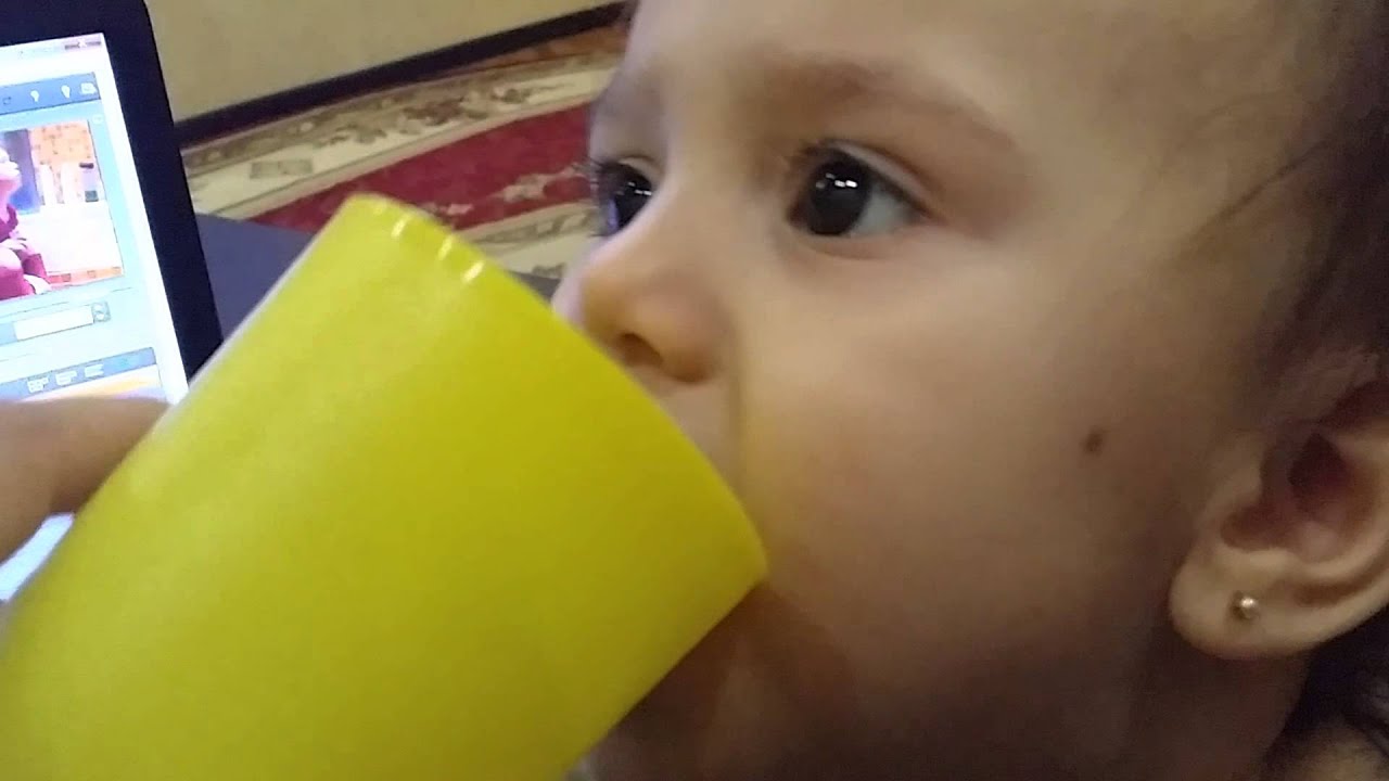 Ребенок пьет Минеральную Воду Первый раз! The baby to drink Mineral Water the First time! YouTube