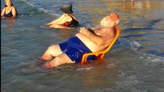 Top 20 Funny Beach Pictures