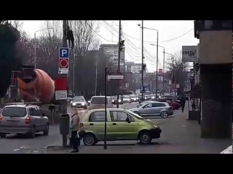 Parcare lângă axul drumului pe Coposu, Arad arado manual