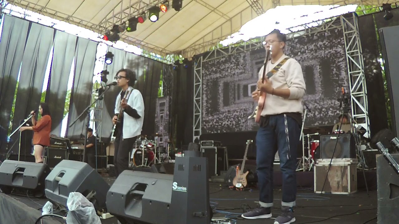YouTube에서 "INTRO + JUDGE ME", Sunset and Clouds (SNC) Live at SAMARINDA FESTIVAL 2022 보기 YouTube에서 "INTRO + JUDGE ME", Sunset and Clouds (SNC) Live at SAMARINDA FESTIVAL 2022 보기