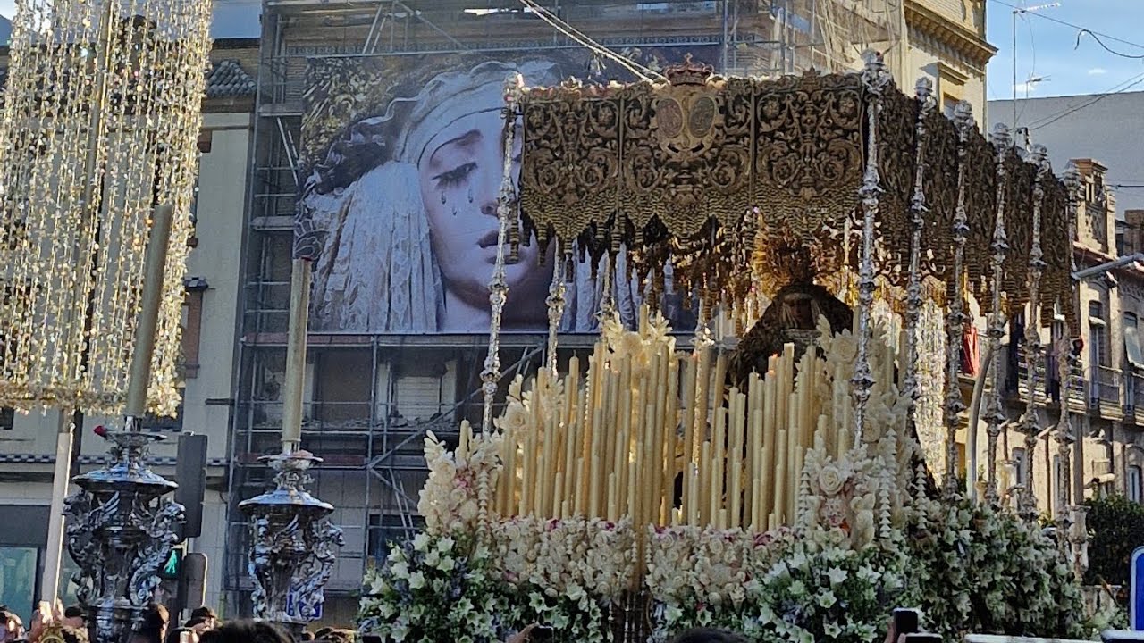 Esperanza de Triana en el Altozano Traslado Magna Sevilla 2024