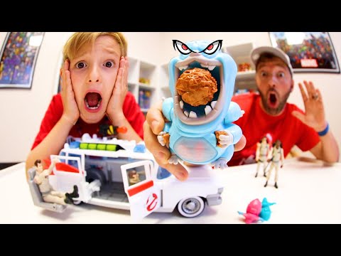 Father & Son SCARY GHOST ATTACK! / Ghostbusters Ecto-1