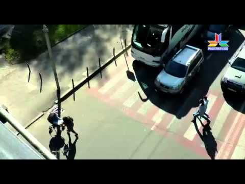 გადაცემა \"კაცია-ადამიანი?!\" - ქალი საბავშვო ეტლით გზაზე გადადის - მძღოლების რეაქცია გაგაოგნებთ