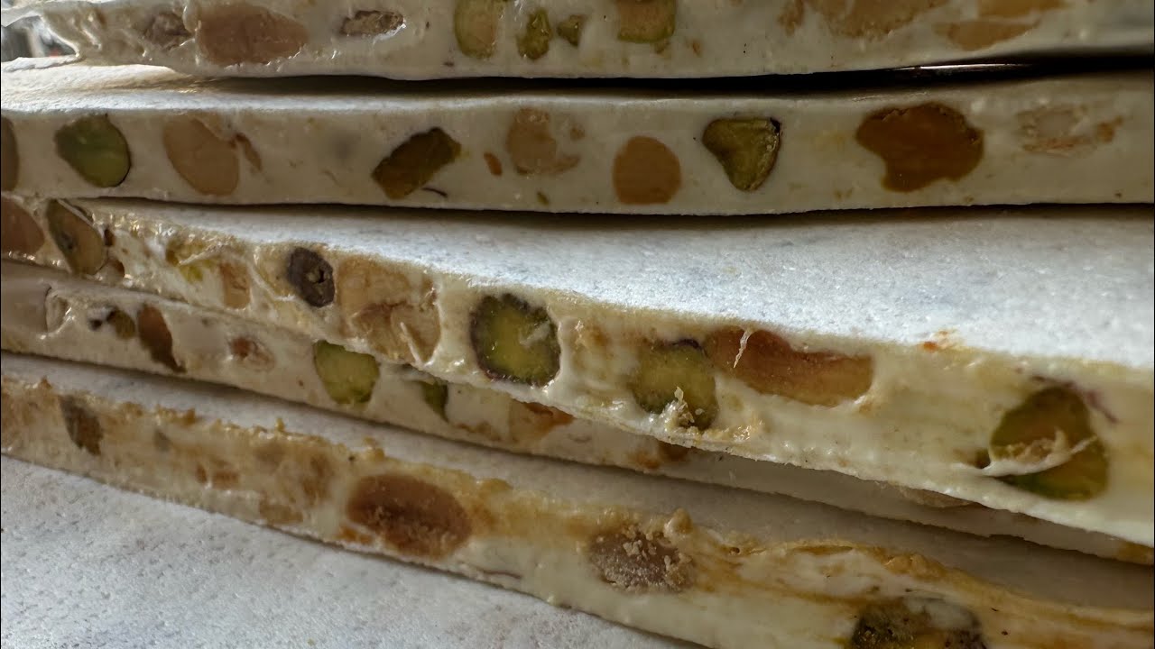 Как приготовить нугу Монтелимар, конфету из туррона.