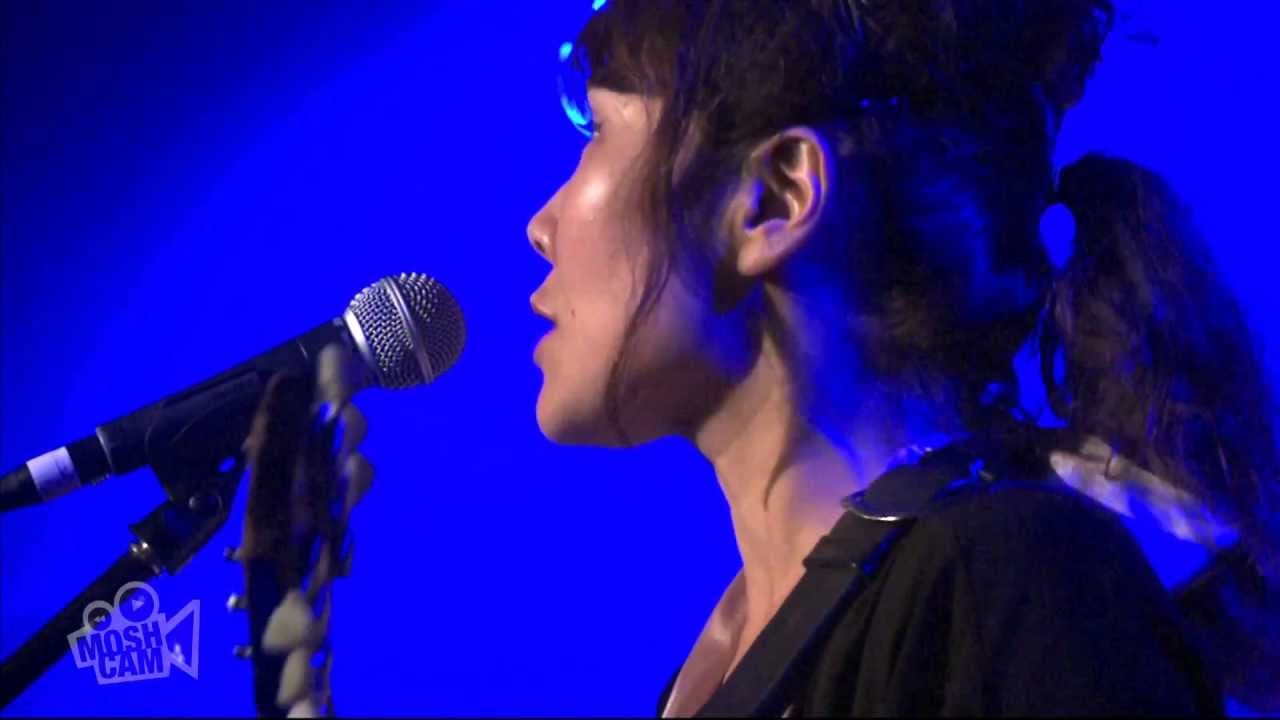 The 5.6.7.8's - Bomb The Twist (Live at Dig It Up! Sydney