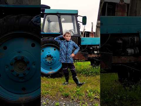 Нашли синий трактор #shortsvideo #shorts #синийтрактор #синийтракторедет #пополям #деревня #танцуем