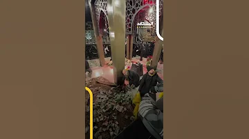 مقطع متداول يظهر زوار ا يرمون أموال ا عند ضريح الأمين العام لـ حزب الله حسن نصرالله اخبار المشهد 